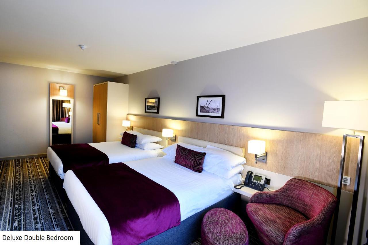 Lancaster Hotel Аксбридж Экстерьер фото
